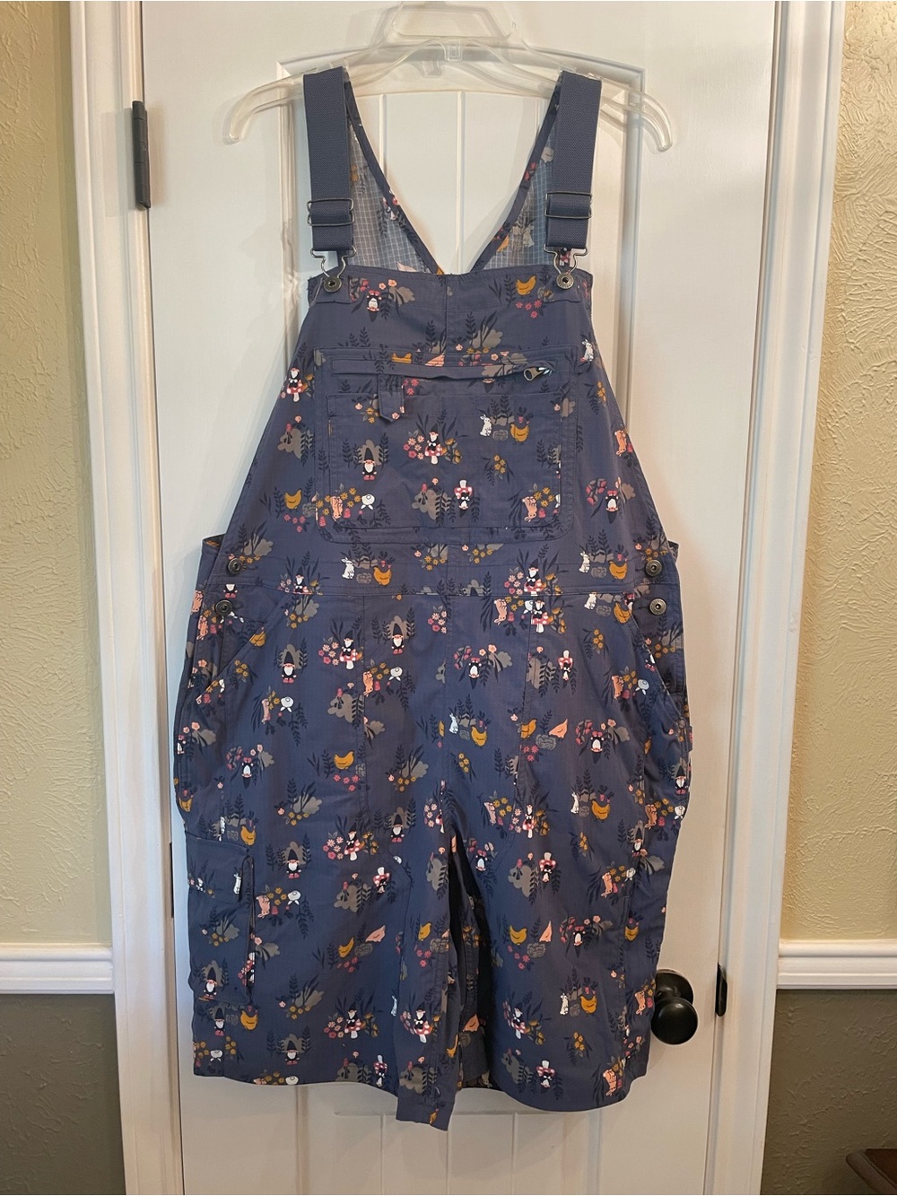 ๐NWOT๐ Duluth blue farm print short overalls, size XL